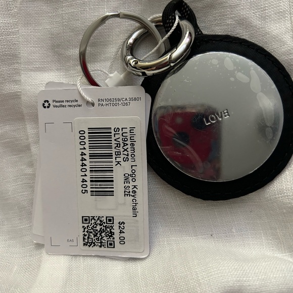 New Lululemon Logo Keychain Unisex - Picture 3 of 5